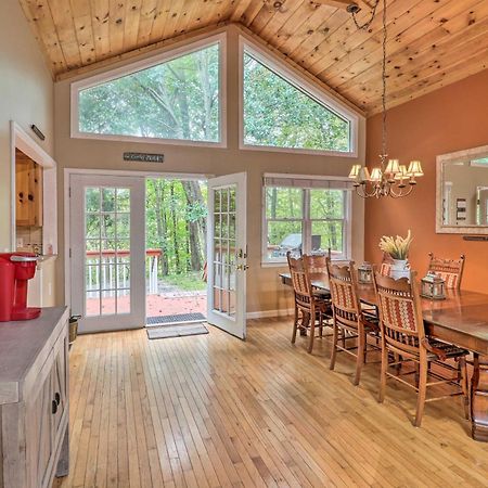 Вілла Rustic Red Cabin With Deck In Maggie Valley Club! Екстер'єр фото